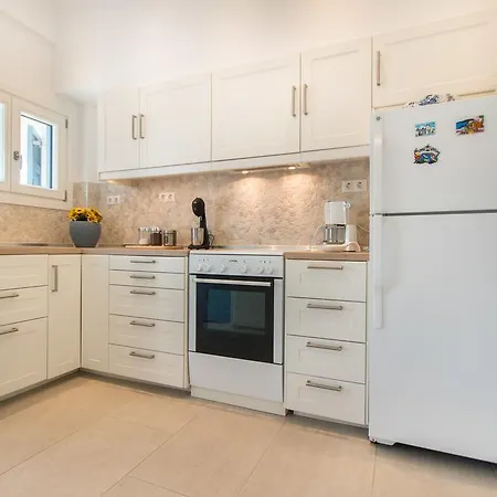 Maria Naxos -with New Hot Tub Naxos City